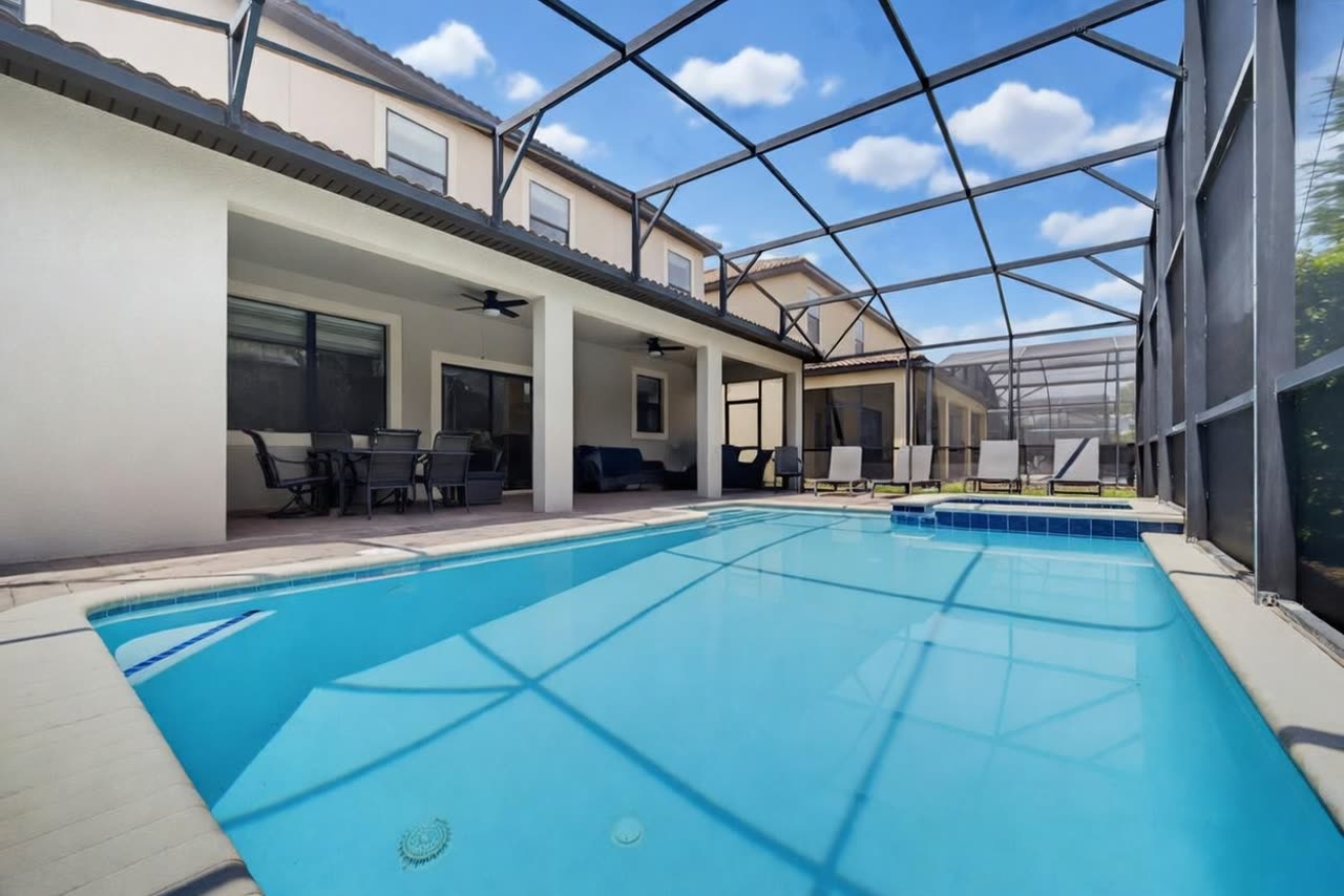 The pool comes alive: the original photo
